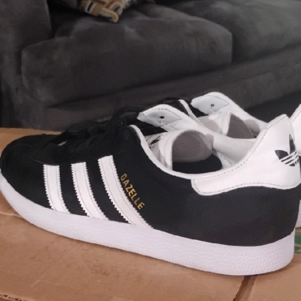 adidas Gazelle Black/White suede - Men’s 10